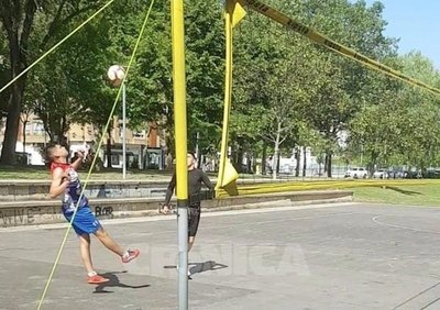 Españoles okairo por ¡los “piquiboleiros”! | Crónica