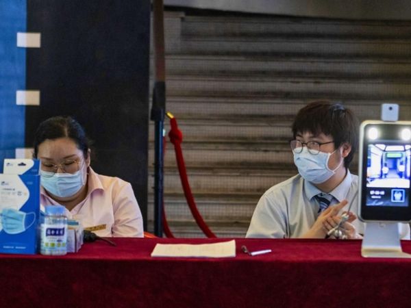 China vuelve a abrir desde ayer cines al ritmo de Covid-19