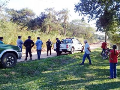 Denuncian que comisario clausuró cementerio y destruyó un camino - Nacionales - ABC Color