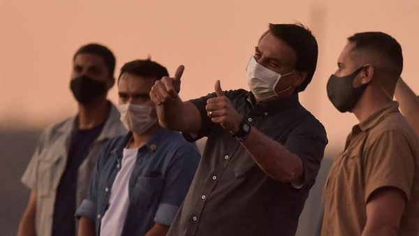Bolsonaro se muestra recuperado del virus y vuelve a acercarse a seguidores » Ñanduti