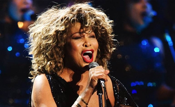 HOY / Tina Turner regresa con nueva versión de "What's Love Got To Do With It"