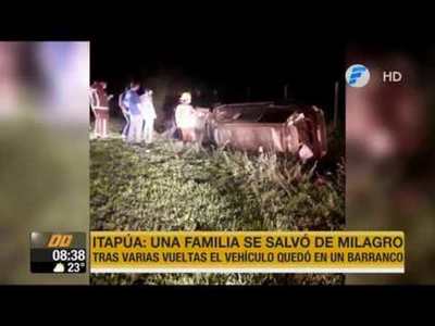 Familia se salva de milagro tras terrible accidente rutero