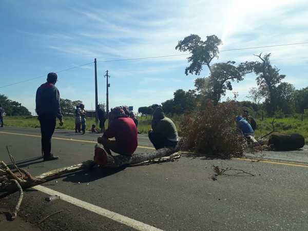 Indígenas cierran la ruta 10 pidiendo respuestas al Estado » Ñanduti