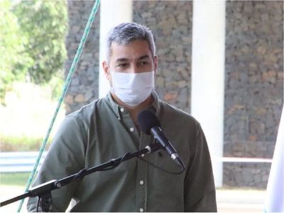 Mario Abdo se muestra con su primer anillo, evita la autocrítica y se compara con Stroessner