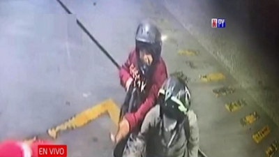 Motochorros asaltan con rifle una gasolinera