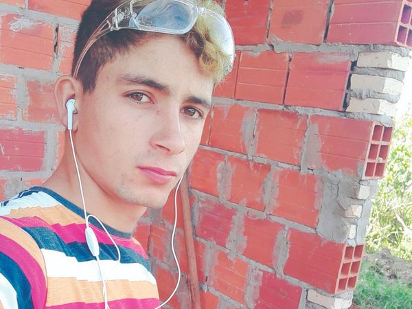 Le dicen "Brad Pitt" y busca novia por Face