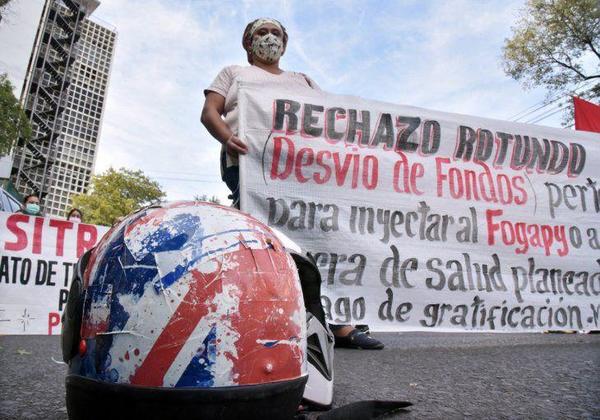 Personales de blanco realizan manifestación frente al Ministerio de Salud – Prensa 5