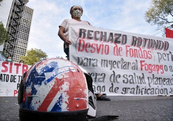 Personal de blanco se moviliza frente al Ministerio de Salud - Digital Misiones