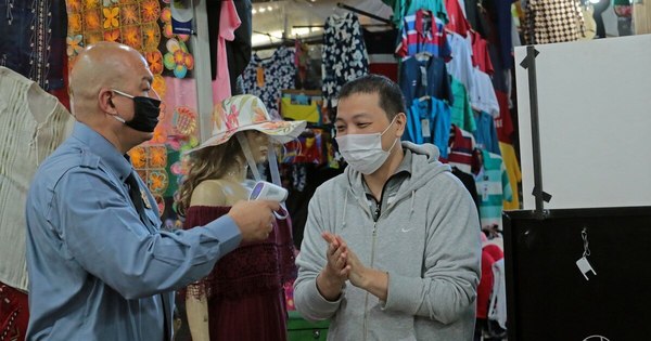 Comercio del Mercado 4 reabre tras descartar COVID-19 en sus empleados