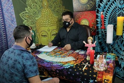 Tortolos van a parapsicólogos para no divorciarse | Crónica