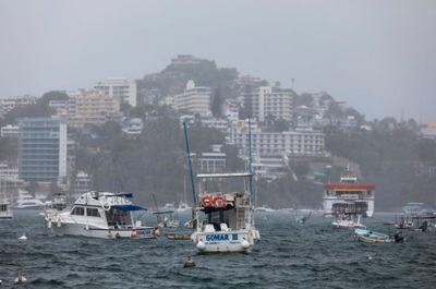 Se fortalece la tormenta tropical Douglas en el Pacífico