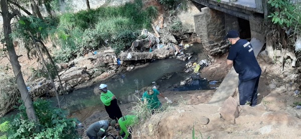 Un hombre alcoholizado cayó de un puente al arroyo San Lorenzo