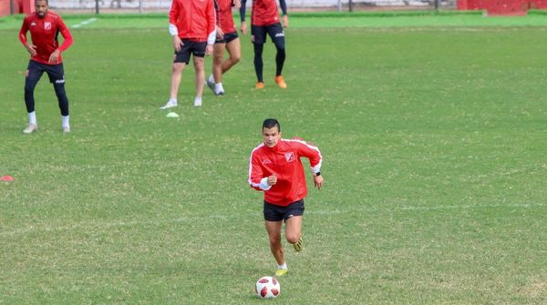 El primer jugador que disputa un torneo con dos camisetas