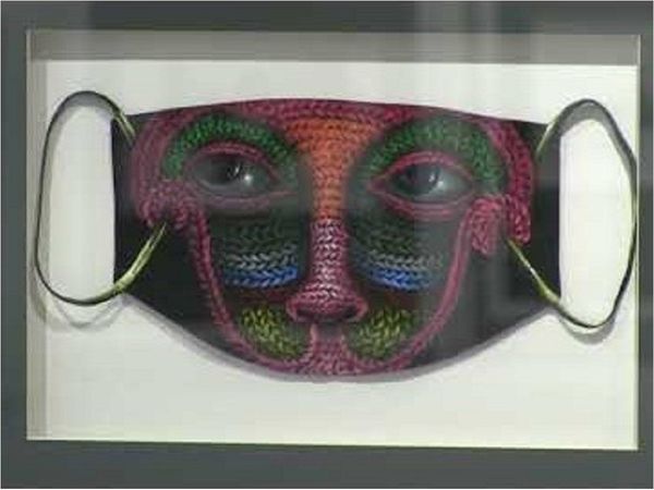 Galería expone arte sobre el uso de mascarillas