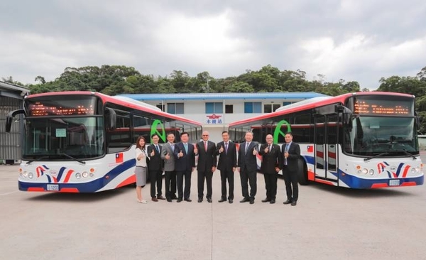 HOY / Buses eléctricos donados por Taiwán llegarán al país cuando las medidas sanitarias lo permitan
