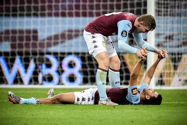 El Aston Villa supera al Arsenal y depende de sí mismo