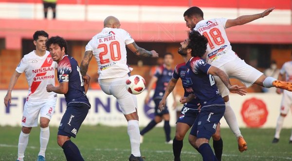 El protocolo prohíbe, pero River y Nacional “se dieron la mano”