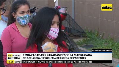 Embarazadas esperan turno paradas en Hospital San Pablo - ABC Noticias - ABC Color