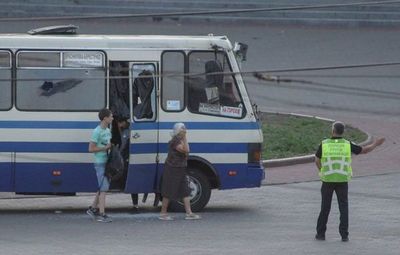 El hombre que secuestró un autobús en Ucrania es acusado de terrorismo - Mundo - ABC Color