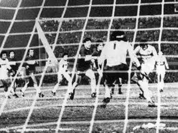 HOY / Olimpia acariciaba la Copa Libertadores del 79