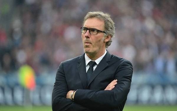 HOY / El Barcelona estudia la opción de Laurent Blanc, según la prensa francesa