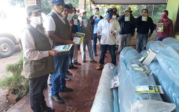 Productores reciben donaciones del MAG