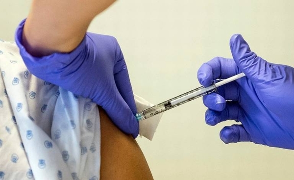 HOY / Precio de vacunas contra coronavirus: "No venderemos al costo", dicen fabricantes