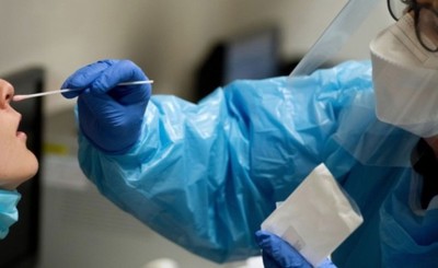 Madrugar para formar filas e intentar realizar el hisopado para covid