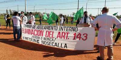 Universitarios marchan por modificación de reglamento | Radio Regional 660 AM