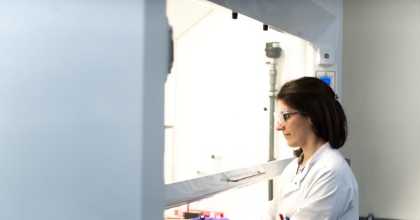 Vacuna de Oxford y AstraZeneca tendrá 2 mil millones de dosis