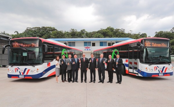 Buses eléctricos donados por Taiwán, listos para emprender viaje cuando Paraguay abra vuelos - ADN Paraguayo