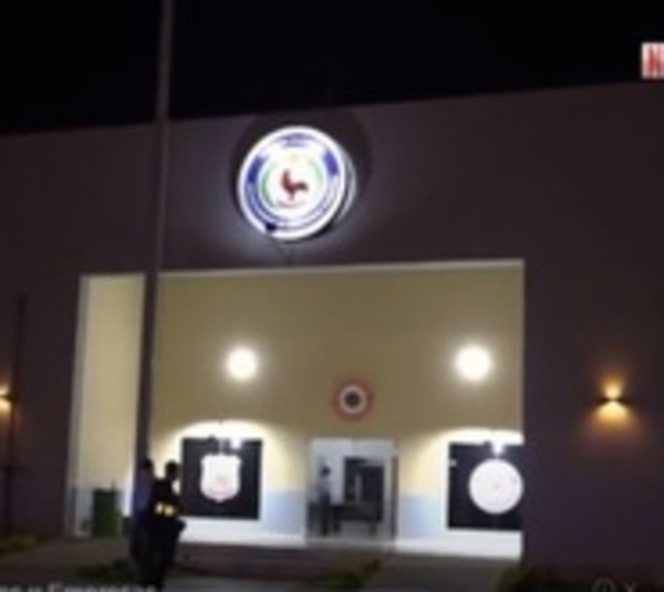 Detenidos rompen barrotes de calabozo y escapan - Paraguay.com