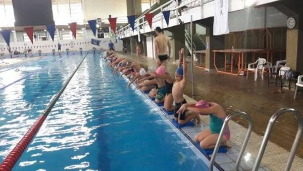 HOY / Escuelas de natación están previstas recién en fase 4 de la cuarentena inteligente