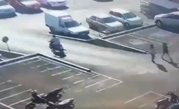 Hurtan dos vehículos en O´leary y una moto de un supermercado en CDE