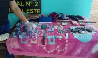 Allanan vivienda y detienen a dos microtraficantes