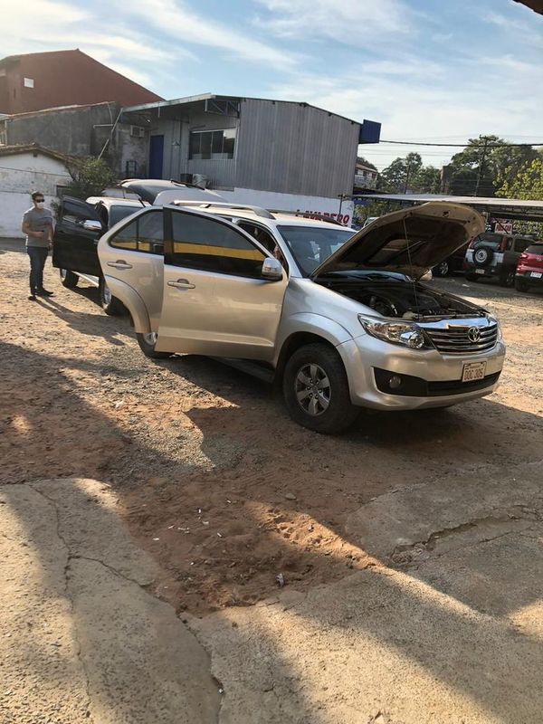 Detienen a presunto estafador que intentó vender auto robado en Brasil - Nacionales - ABC Color