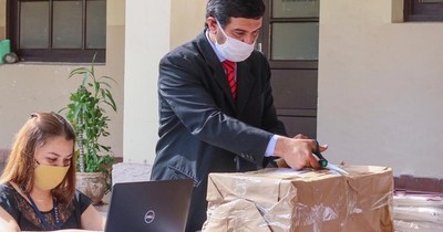 Abren ofertas para licitación de 3 millones de batas de sello nacional