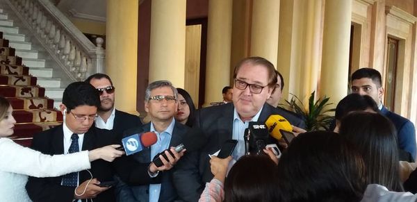 Pacto Cartes-Abdo: No aceptarán imposición de candidaturas, dice gobernador  - ABC en el Este - ABC Color