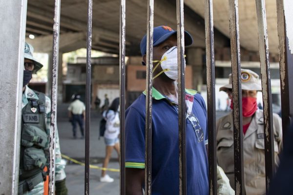 Venezuela limita test de covid, afirma bajas cifras
