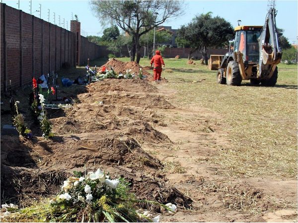 La Policía Boliviana recoge y certifica muertos por Covid en casas y calles