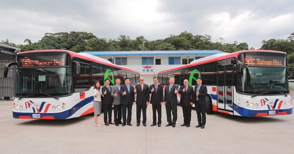 Cuando se abra el país, Taiwán enviará dos buses eléctricos