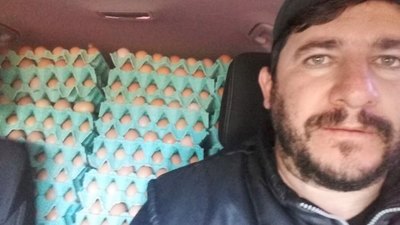 LE SIGUE PONIENDO HUEVO A LA VIDA | Crónica