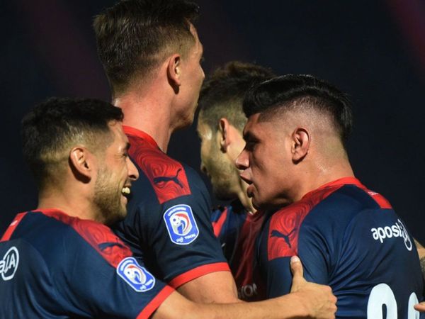 La juvenil defensa del Ciclón es felicitada por Tacuara