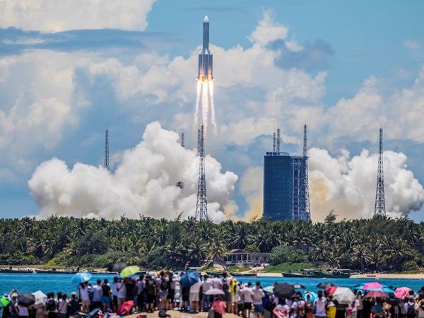 MUNDO | China lanza con éxito su primera sonda a Marte