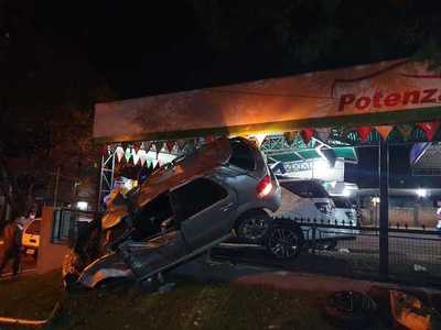 Aparatoso vuelco de vehículo en CDE