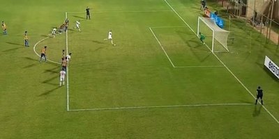 Supuesta invasión: ¿Debió repetirse el penal de Ale Silva?