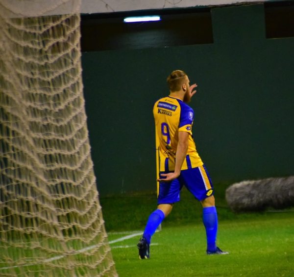 Festejo de gol al estilo McGregor - Sportivo Luqueño - ABC Color