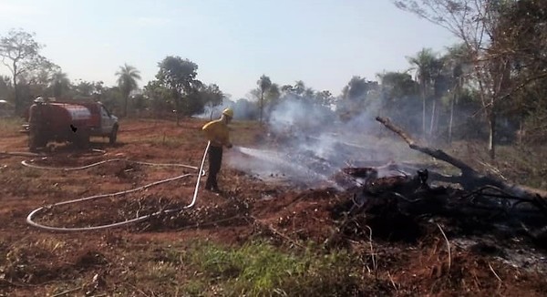 Prueba de fuego para bomberos de Horqueta en incendio presuntamente intencional - La Mira Digital