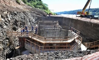 Bases de la torre principal del Puente de la Integración van tomando forma
