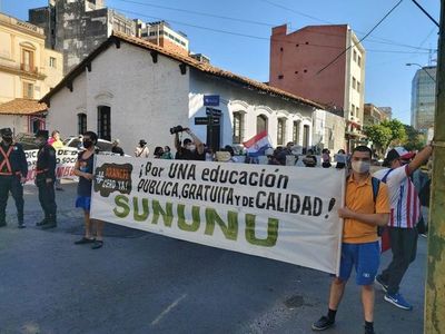 Microcentro, sitiado por protestas - Nacionales - ABC Color